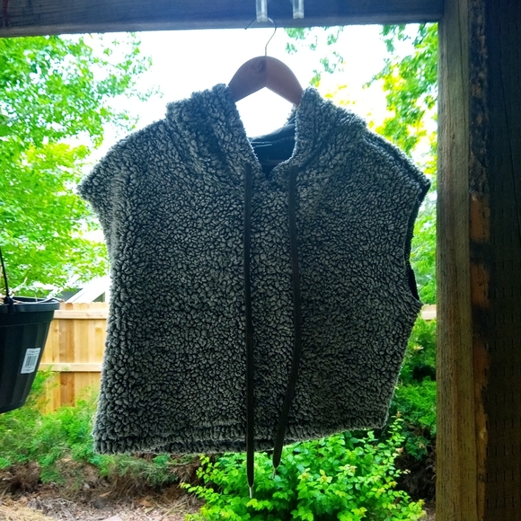 Wild Fable Hoodie Vest - Picture 3 of 7